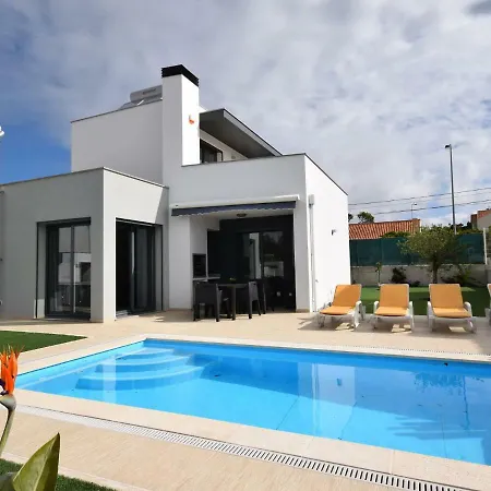 Willa Lavish In With Private Pool Foz do Arelho