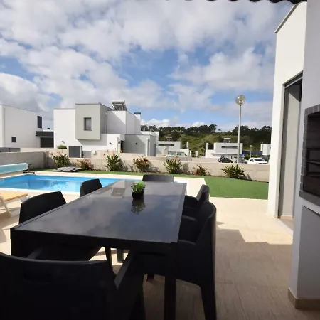 Willa Lavish In With Private Pool *