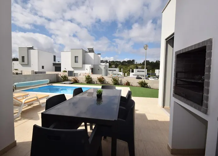 Villa Family With Terrace And Pool Foz do Arelho